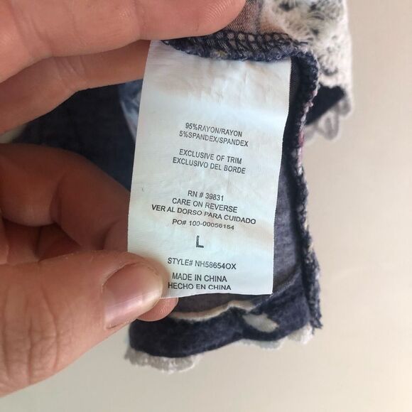 Rewind | Floral Lace Tee - Picture 2 of 4